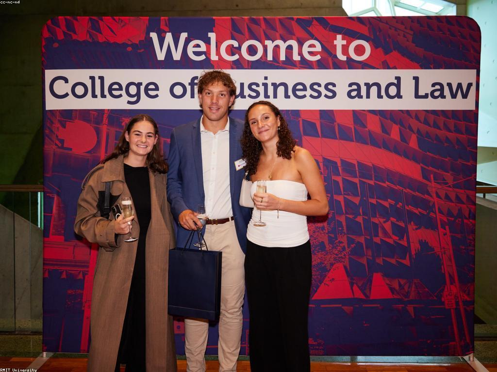 ការចែករំលែកនូវសេចក្តីសម្រេច: របៀបការពិតនៃភាពជោគជ័យ